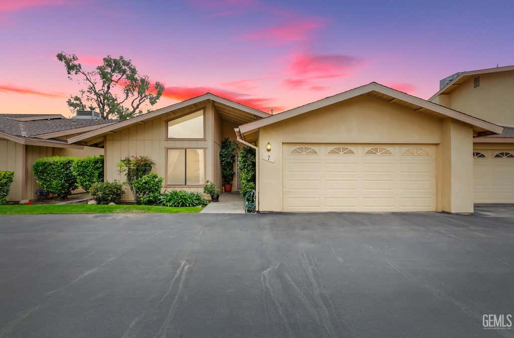 Photo of 1000 Olive Drive #7, Bakersfield, CA 93308 (MLS # 202605993)