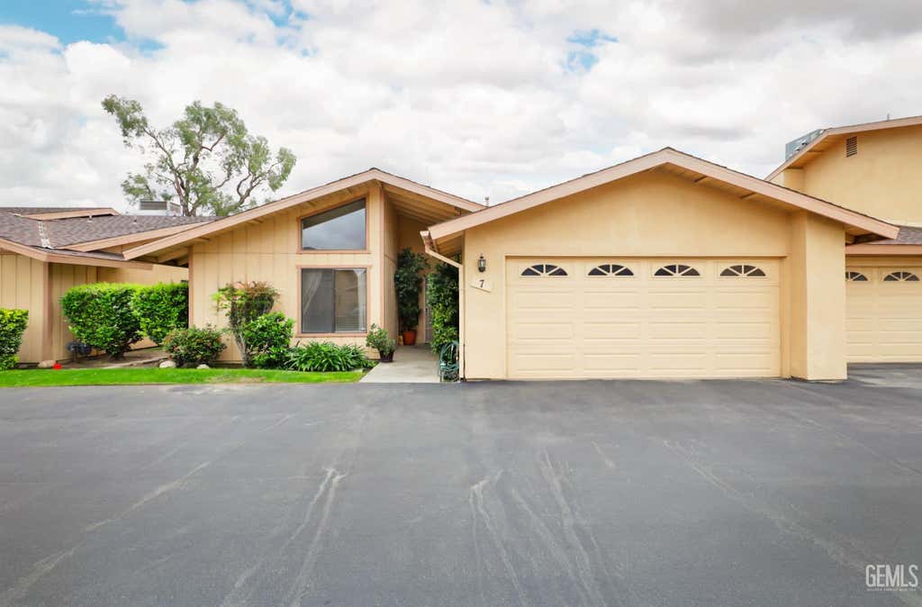 Photo of 1000 Olive Drive #7, Bakersfield, CA 93308 (MLS # 202605993)