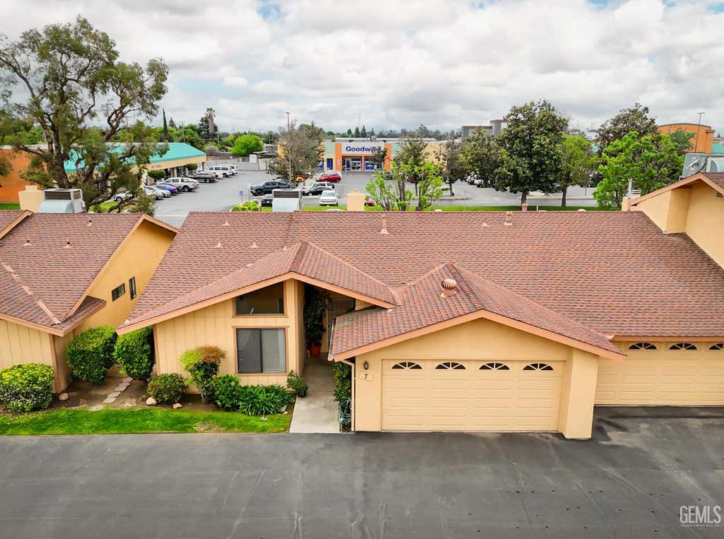 Photo of 1000 Olive Drive #7, Bakersfield, CA 93308 (MLS # 202605993)