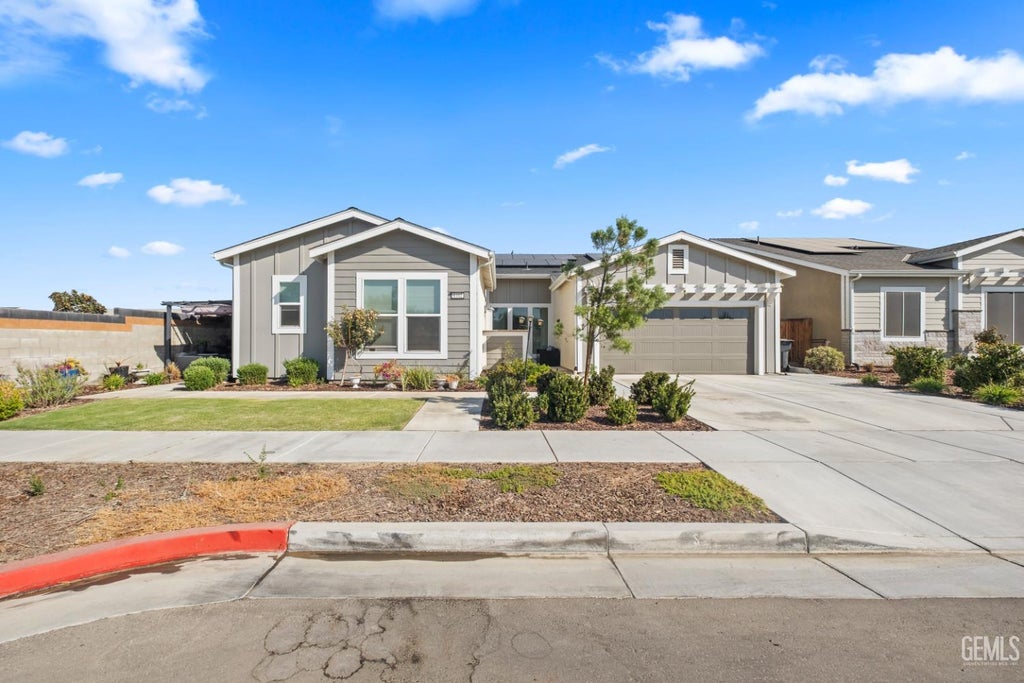 Photo of 9312 Parkdale Way, Shafter, CA 93263 (MLS # 202610225)
