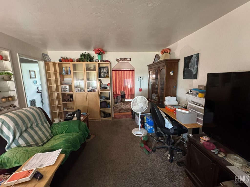 Photo of 439 Arvin Street, Bakersfield, CA 93308 (MLS # 202510910)