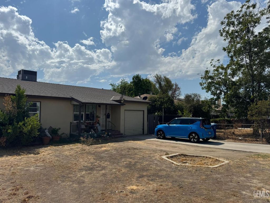 Photo of 439 Arvin Street, Bakersfield, CA 93308 (MLS # 202510910)