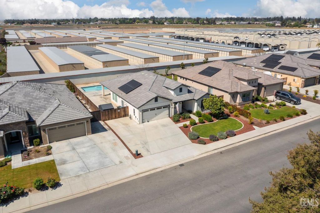 Photo of 15 Claudia Autumn Drive, Bakersfield, CA 93314 (MLS # 202603291)