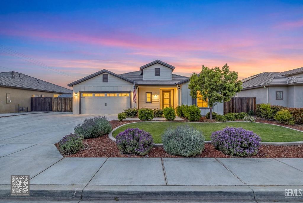 Photo of 15 Claudia Autumn Drive, Bakersfield, CA 93314 (MLS # 202603291)