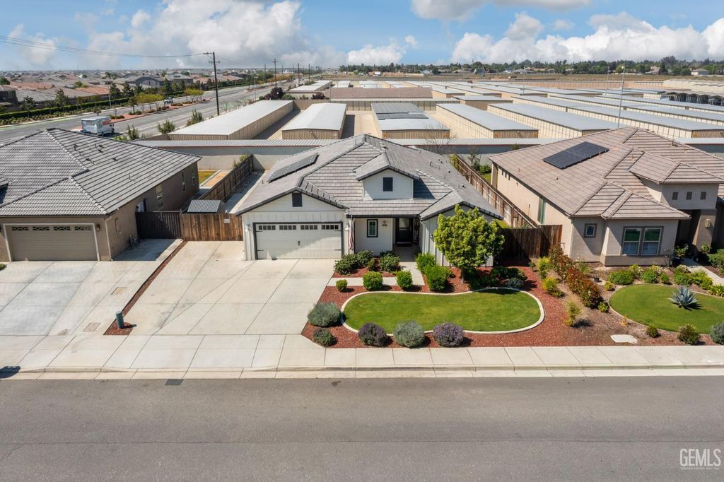 Photo of 15 Claudia Autumn Drive, Bakersfield, CA 93314 (MLS # 202603291)