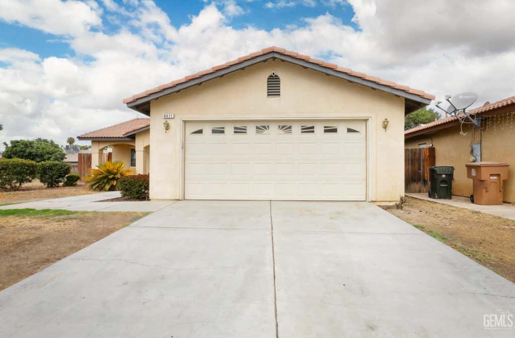 Photo of 6411 Ringsdale Court, Bakersfield, CA 93313 (MLS # 202608533)