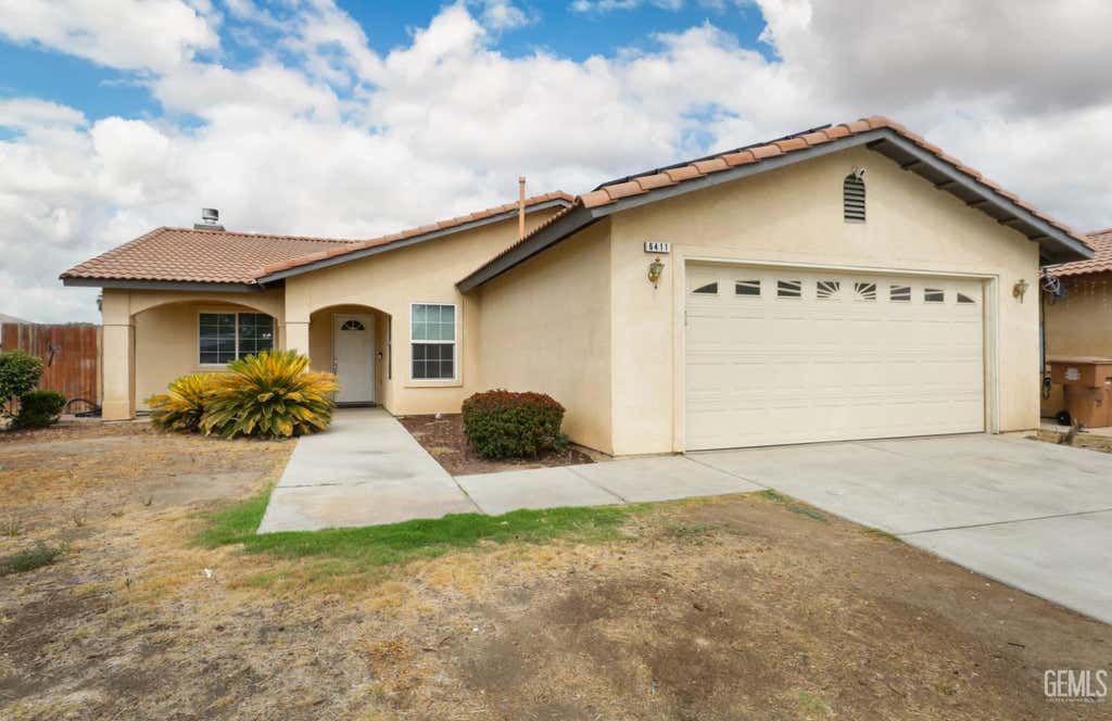 Photo of 6411 Ringsdale Court, Bakersfield, CA 93313 (MLS # 202608533)