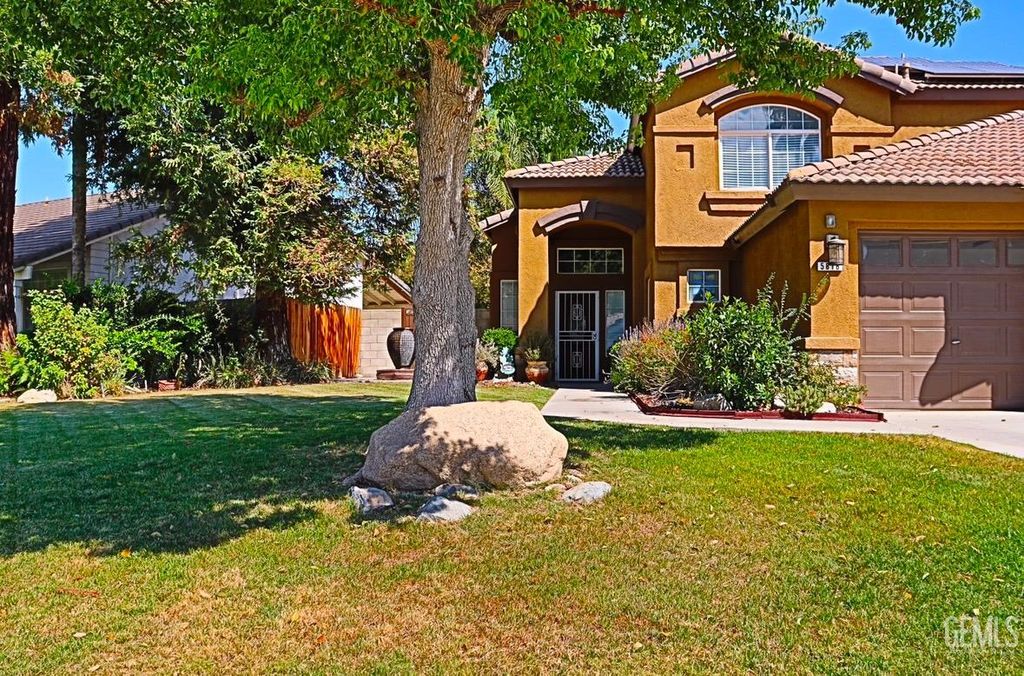Photo of 5816 Greenhorn Mountain Court, Bakersfield, CA 93313 (MLS # 202510861)