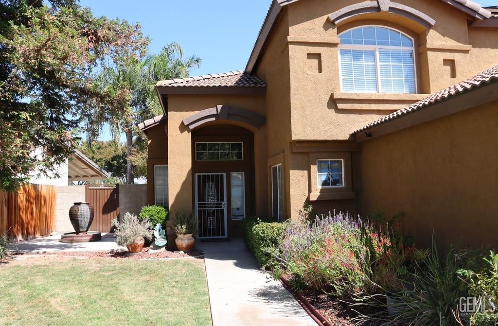 Photo of 5816 Greenhorn Mountain Court, Bakersfield, CA 93313 (MLS # 202510861)