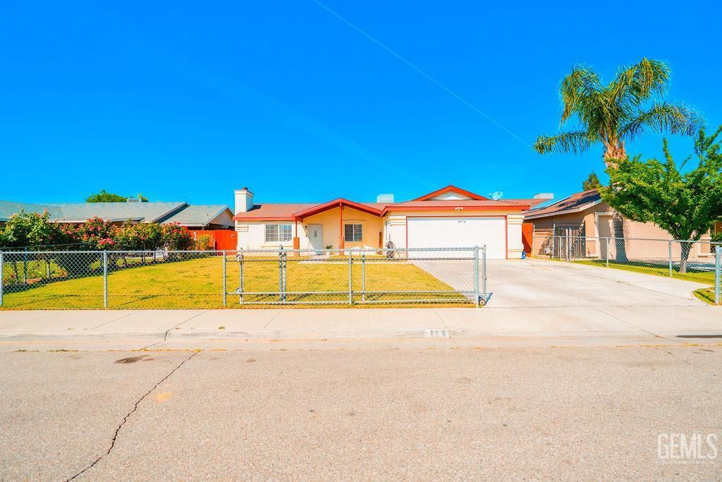Photo of 114 Sowerby Village Lane, Bakersfield, CA 93307 (MLS # 202603786)