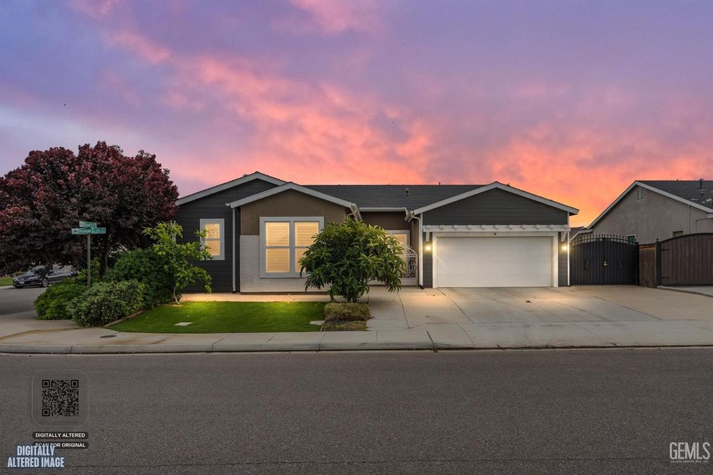 Photo of 9223 Manor Glen Lane, Shafter, CA 93263 (MLS # 202603860)