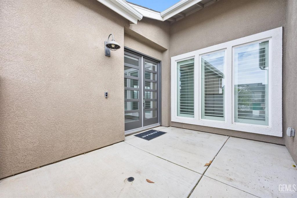 Photo of 9223 Manor Glen Lane, Shafter, CA 93263 (MLS # 202603860)