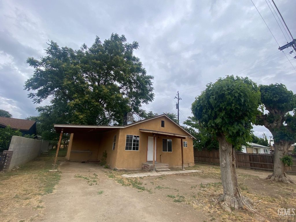 Photo of 30348 Riverside Street, Shafter, CA 93263 (MLS # 202603789)