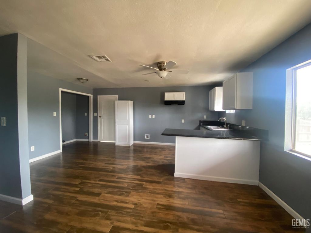 Photo of 30348 Riverside Street, Shafter, CA 93263 (MLS # 202603789)