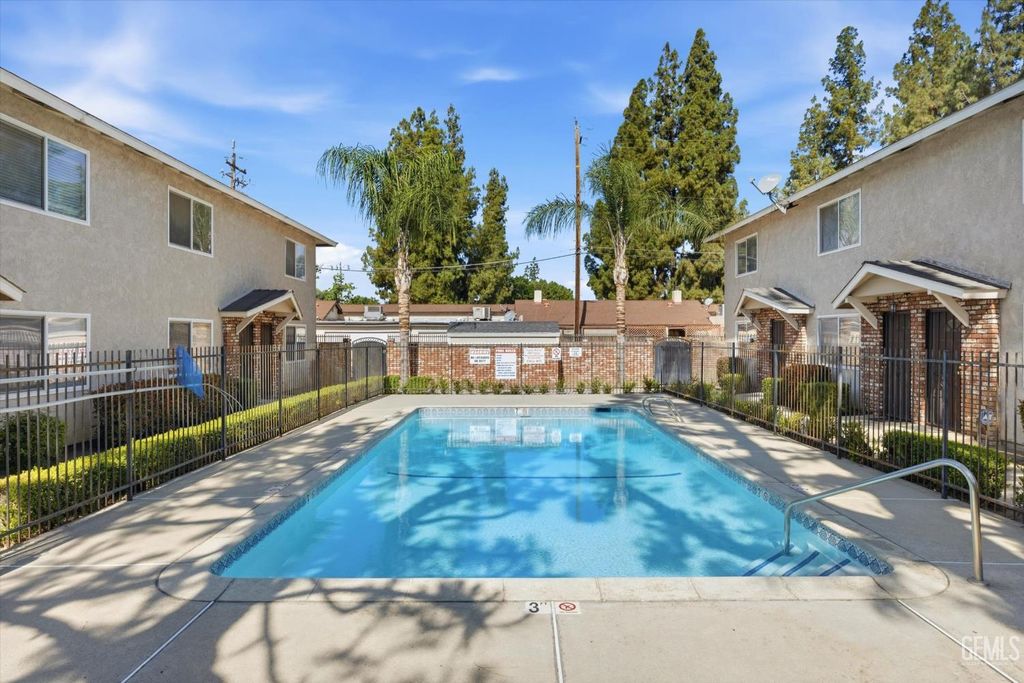 Photo of 609 Taylor Street #17, Bakersfield, CA 93309 (MLS # 202605350)
