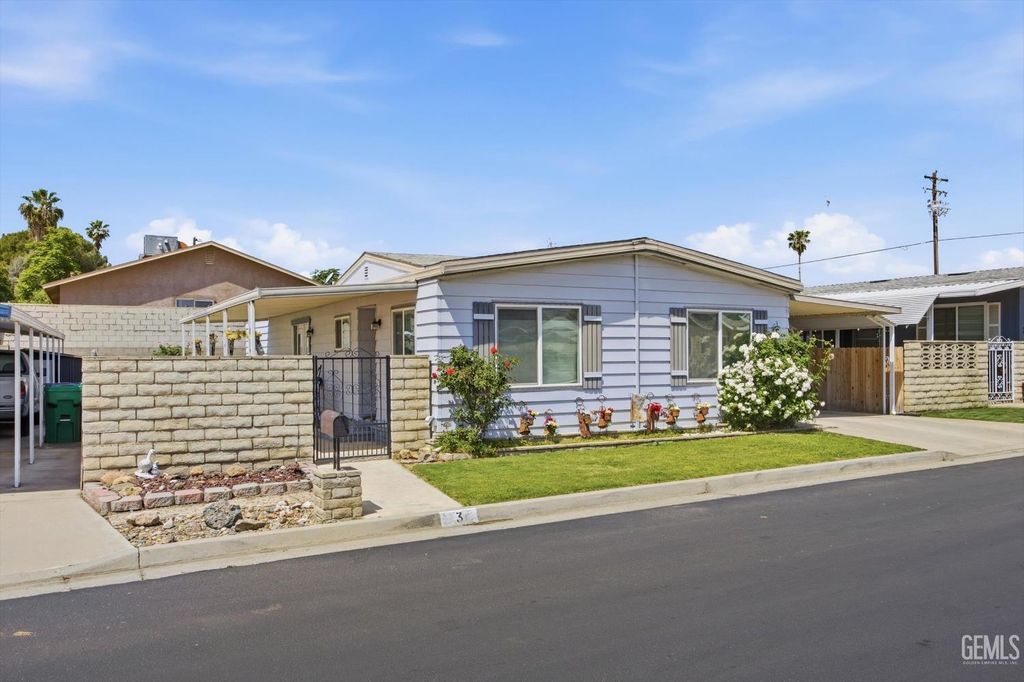Photo of 400 E Roberts Lane #3, Bakersfield, CA 93308 (MLS # 202604354)