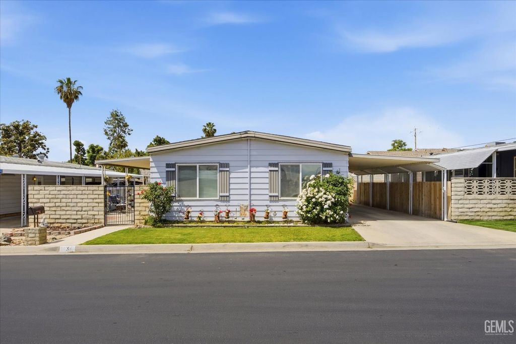 Photo of 400 E Roberts Lane #3, Bakersfield, CA 93308 (MLS # 202604354)
