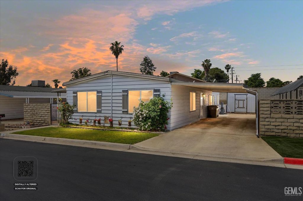 Photo of 400 E Roberts Lane #3, Bakersfield, CA 93308 (MLS # 202604354)