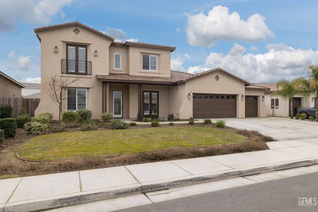 Photo of 15811 Waterford Street, Bakersfield, CA 93314 (MLS # 202607818)