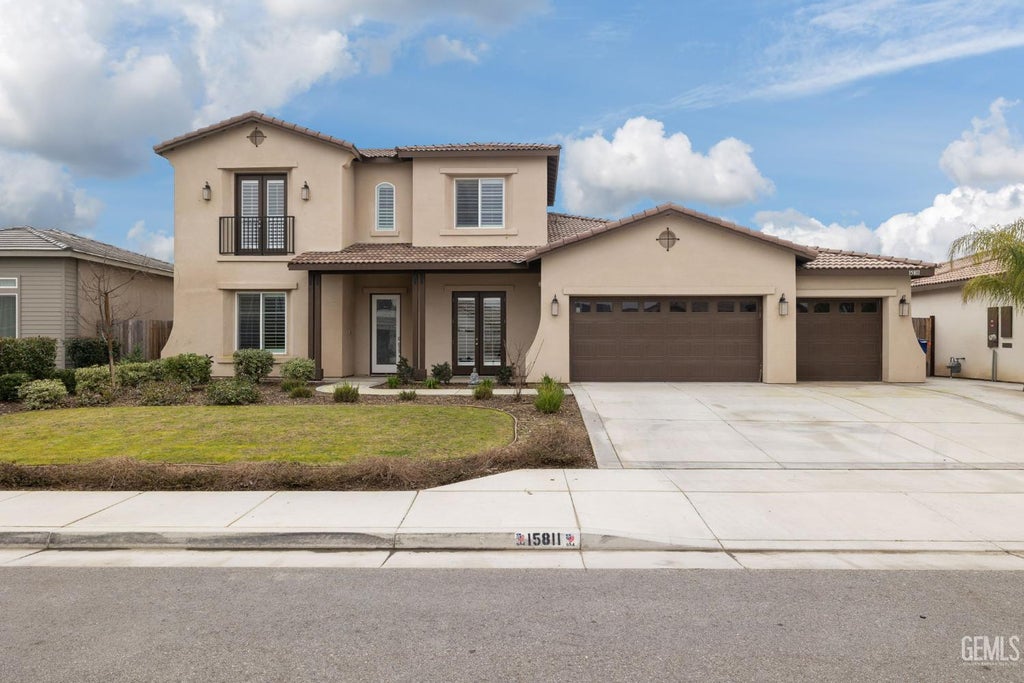 Photo of 15811 Waterford Street, Bakersfield, CA 93314 (MLS # 202607818)