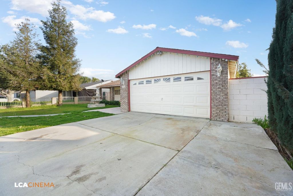 Photo of 2341 Camellia Street, Wasco, CA 93280 (MLS # 202601159)