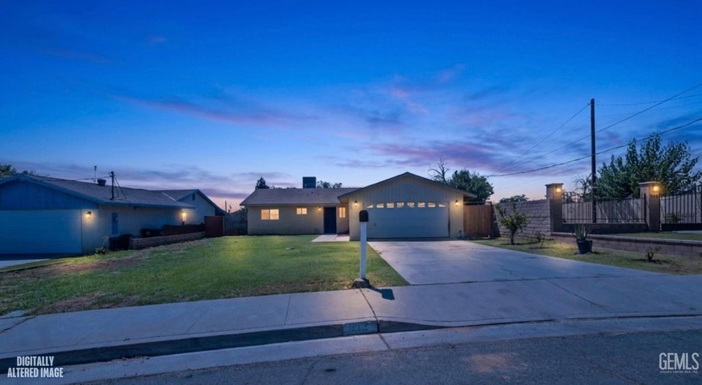 Photo of 912 Crane Street, Bakersfield, CA 93306 (MLS # 202608451)