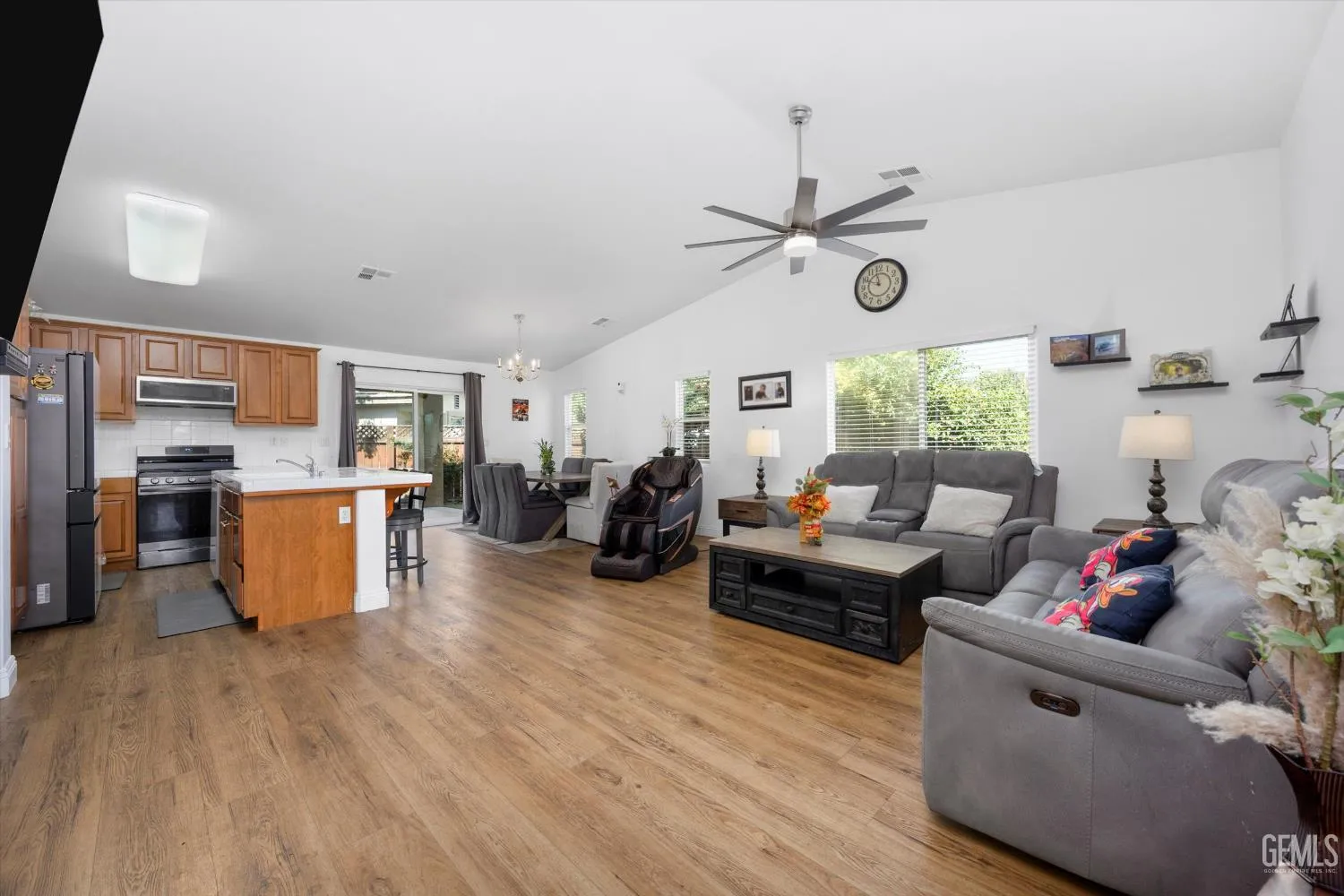 Bakersfield, California 93311, United States, 3 Bedrooms Bedrooms, ,2 BathroomsBathrooms,Residential,Active,204074