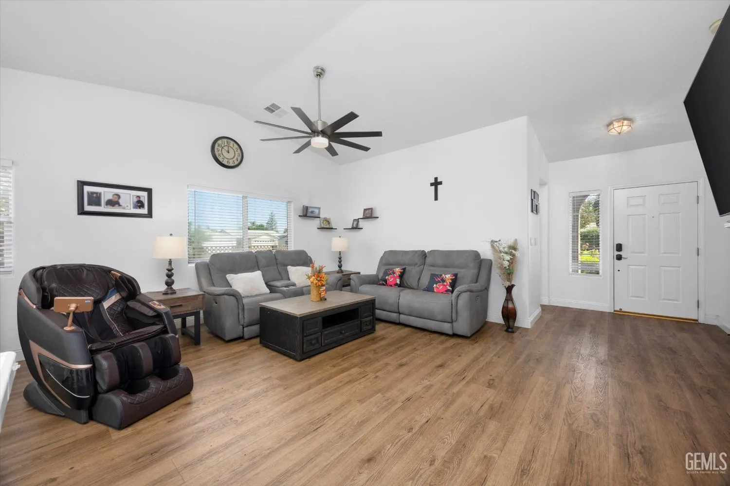 Bakersfield, California 93311, United States, 3 Bedrooms Bedrooms, ,2 BathroomsBathrooms,Residential,Active,204074