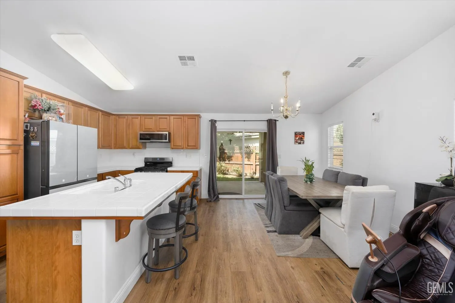 Bakersfield, California 93311, United States, 3 Bedrooms Bedrooms, ,2 BathroomsBathrooms,Residential,Active,204074