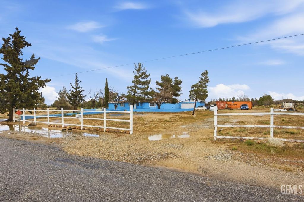 Photo of 9400 Kemper Road, Mojave, CA 93501 (MLS # 202602019)