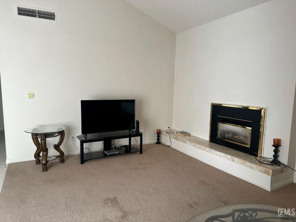 Photo of 800 Lexington Street #27, Delano, CA 93215 (MLS # 202510892)
