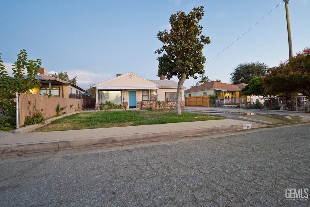 Photo of 2112 Wingland Drive, Bakersfield, CA 93308 (MLS # 202511016)