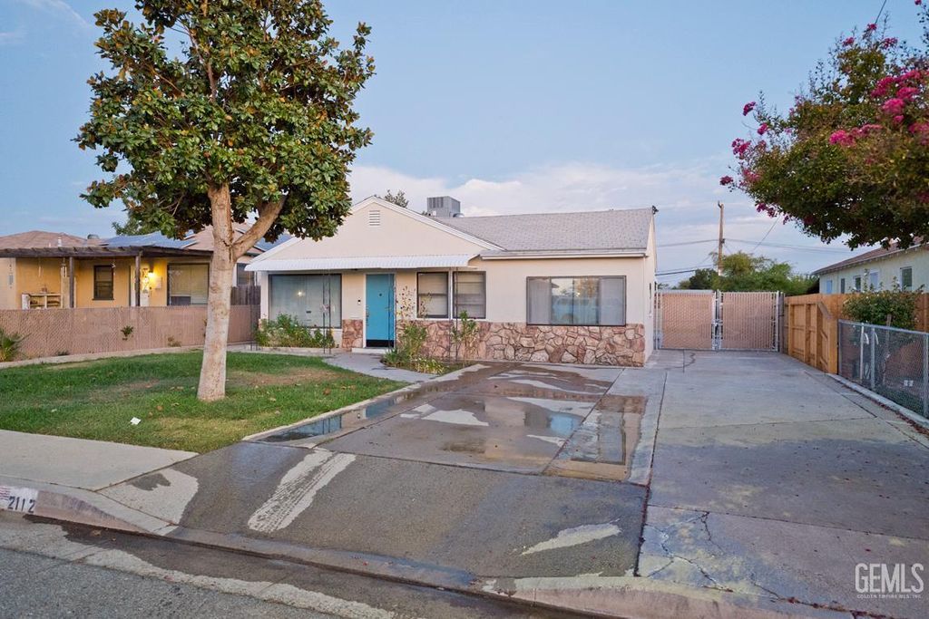 Photo of 2112 Wingland Drive, Bakersfield, CA 93308 (MLS # 202511016)