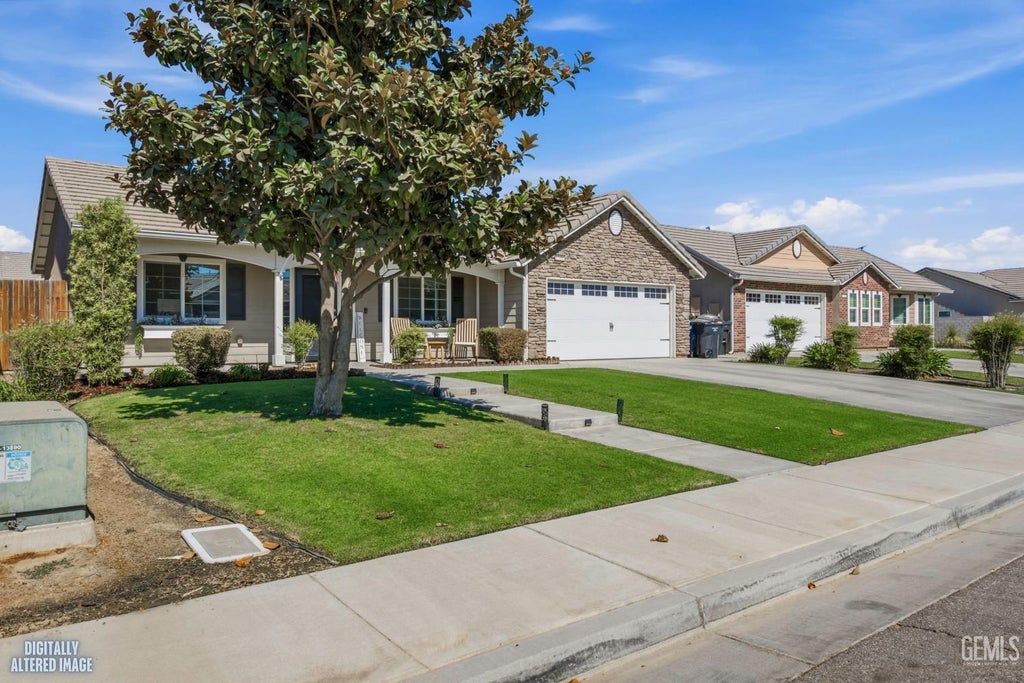 Photo of 13406 Evening Breeze Avenue, Bakersfield, CA 93314 (MLS # 202610838)