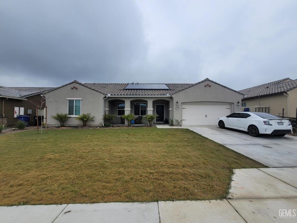 Photo of 4917 Chukchansi Avenue, Bakersfield, CA 93306 (MLS # 202600925)