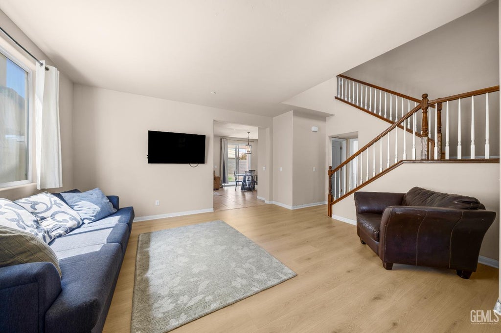 Photo of 811 White Alder Drive, Bakersfield, CA 93314 (MLS # 202609688)