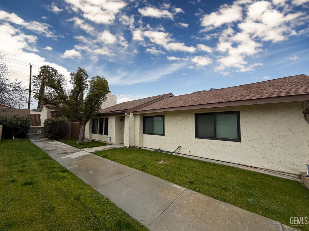 Photo of 325 S 10th Street, Taft, CA 93268 (MLS # 202600917)