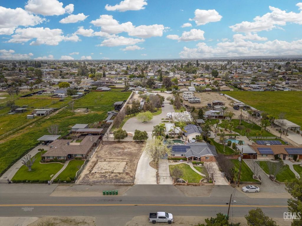 Photo of 10332 Shellabarger Road, Bakersfield, CA 93312 (MLS # 202602265)