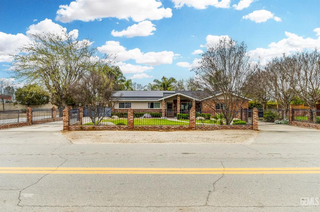 Photo of 10332 Shellabarger Road, Bakersfield, CA 93312 (MLS # 202602265)