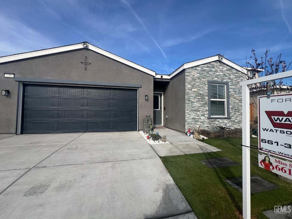 Photo of 3305 Lilac View Court, Shafter, CA 93263 (MLS # 202603560)