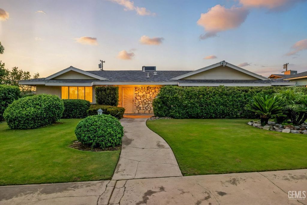 Photo of 3818 Harvard Drive, Bakersfield, CA 93306 (MLS # 202510796)