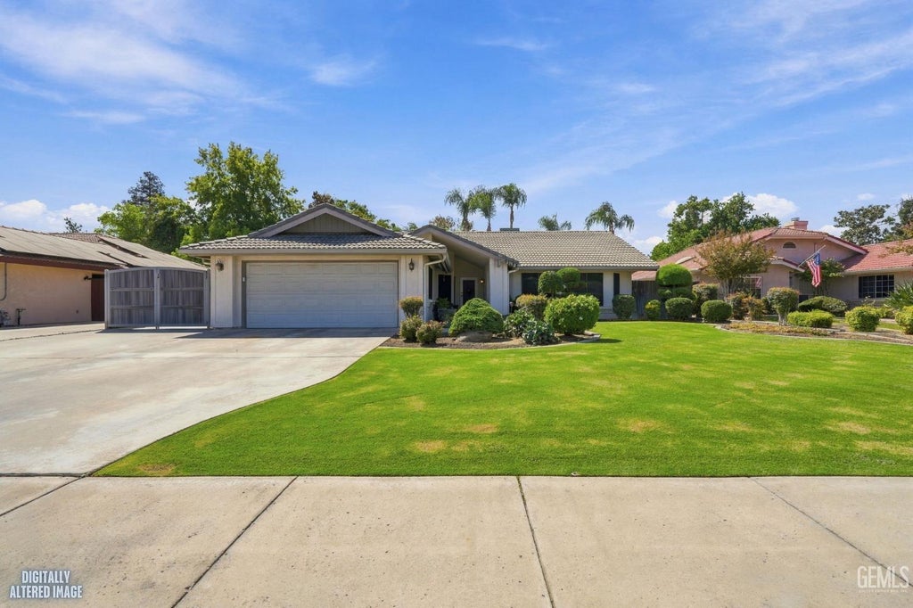 Photo of 9313 Totem Avenue, Bakersfield, CA 93312 (MLS # 202610049)