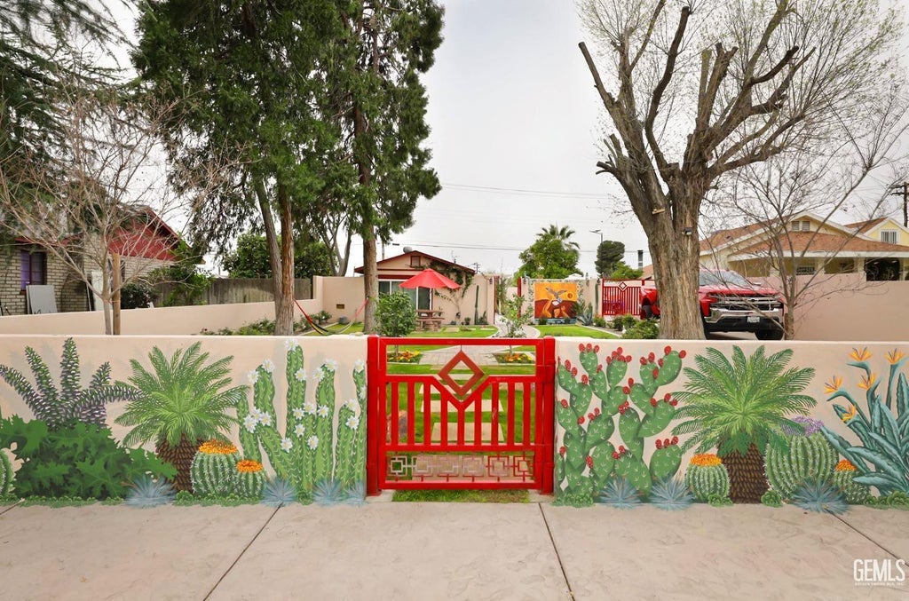 Photo of 1402 Castaic Avenue, Bakersfield, CA 93308 (MLS # 202609664)