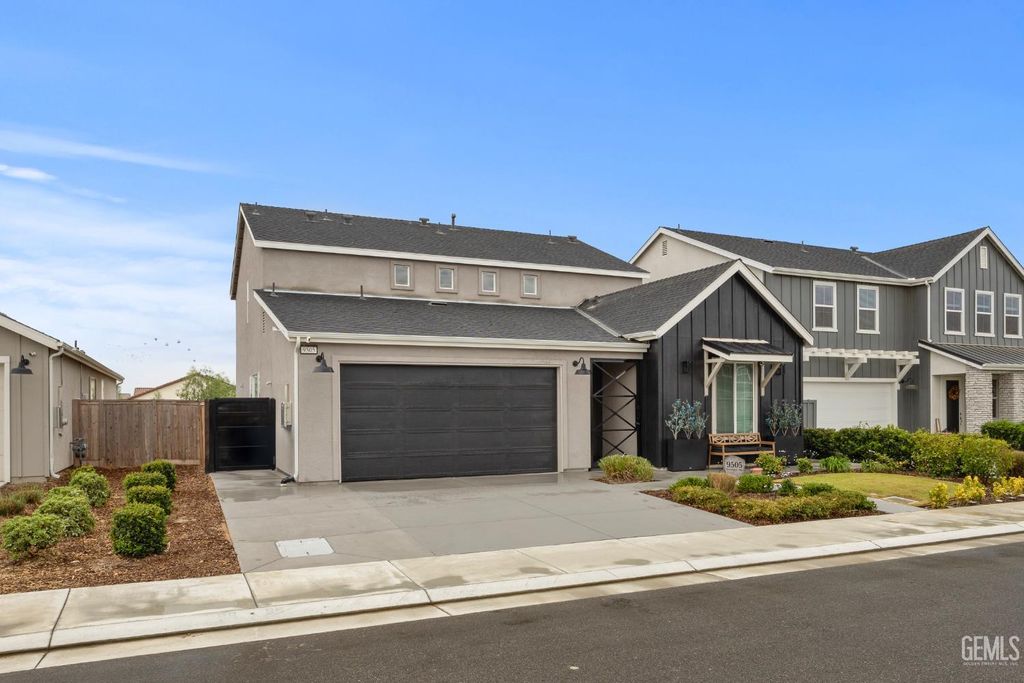 Photo of 9505 Sweetstem Way, Shafter, CA 93263 (MLS # 202510449)