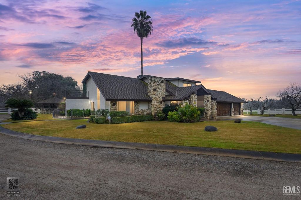 Photo of 6048 River Grove Street, Bakersfield, CA 93308 (MLS # 202513823)