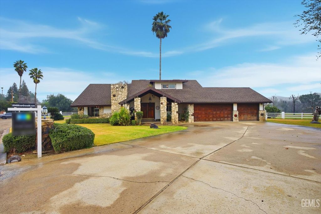 Photo of 6048 River Grove Street, Bakersfield, CA 93308 (MLS # 202513823)