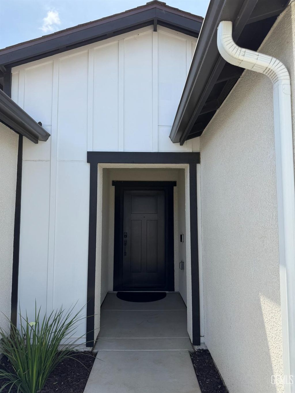 Photo of 8219 Georgetown Drive, Bakersfield, CA 93307 (MLS # 202604128)