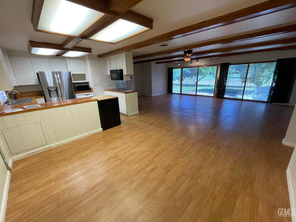 Photo of 6212 Bel Aire Way, Bakersfield, CA 93309 (MLS # 202608646)