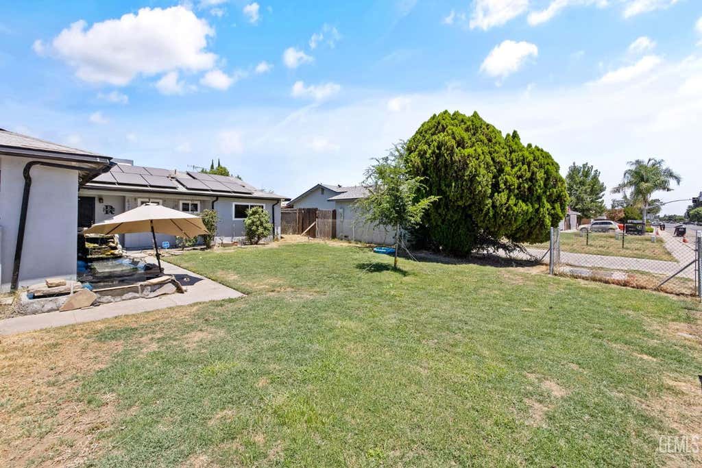 Photo of 4212 W Whitendale Avenue, Visalia, CA 93277 (MLS # 202608567)