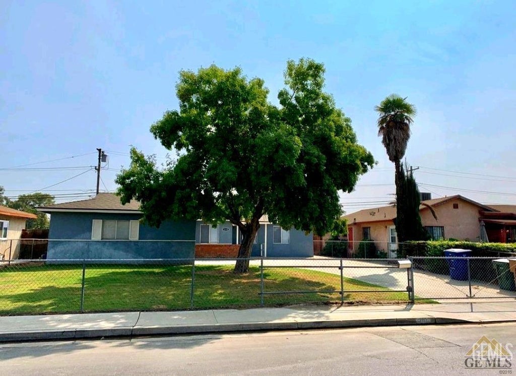 Photo of 3112 Dore Drive, Bakersfield, CA 93304 (MLS # 202607870)